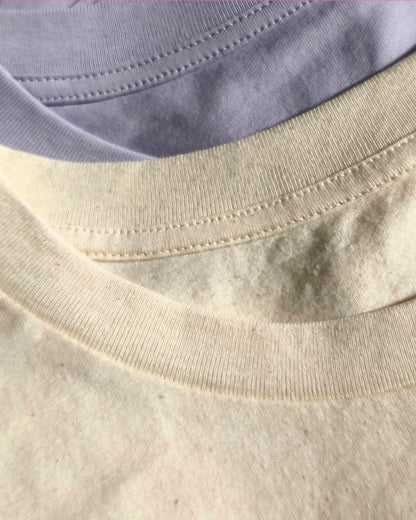 Shirts in den Farben Lavender und Natural Raw