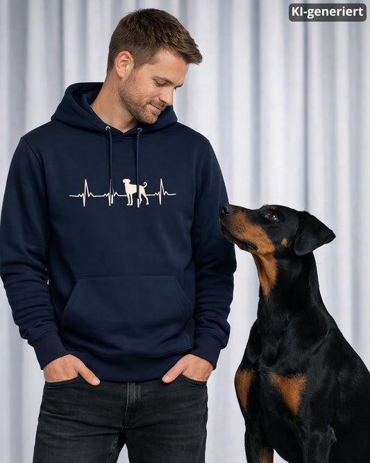 KI-generiertes Modelbild: Mann trägt Hoodie in der Farbe "french navy" mit Dobermann-Herzschlagmotiv und schaut zu einem Dobermann.