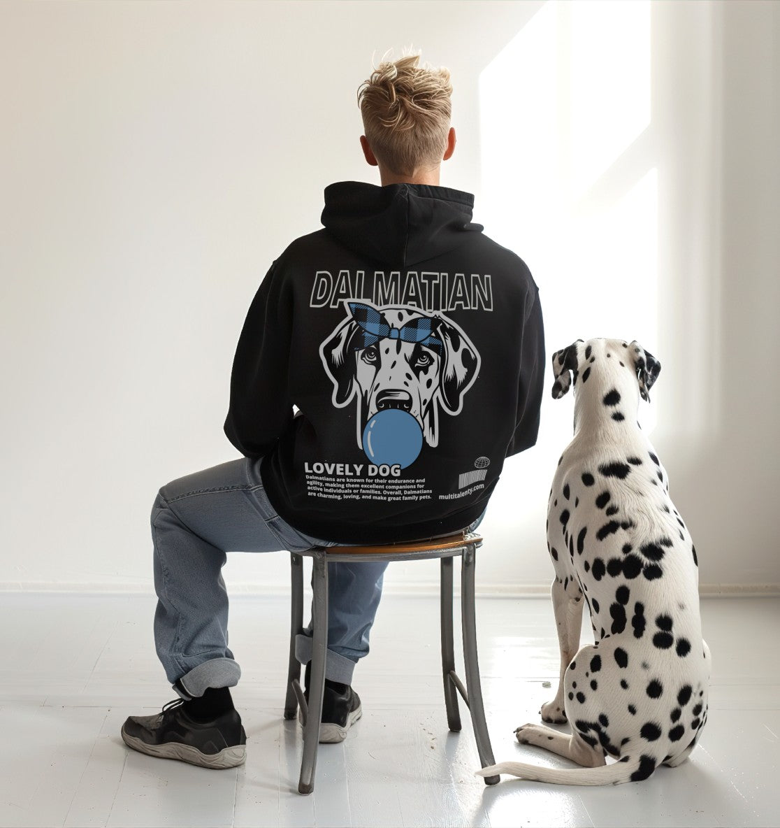 Bubble Gum Dalmatian (blau) - Organic Oversize Hoodie - Model - Beispiel