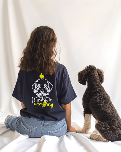 Mindset is everything - Oversized Shirt - Model mit Lagotto Romagnolo Beispiel